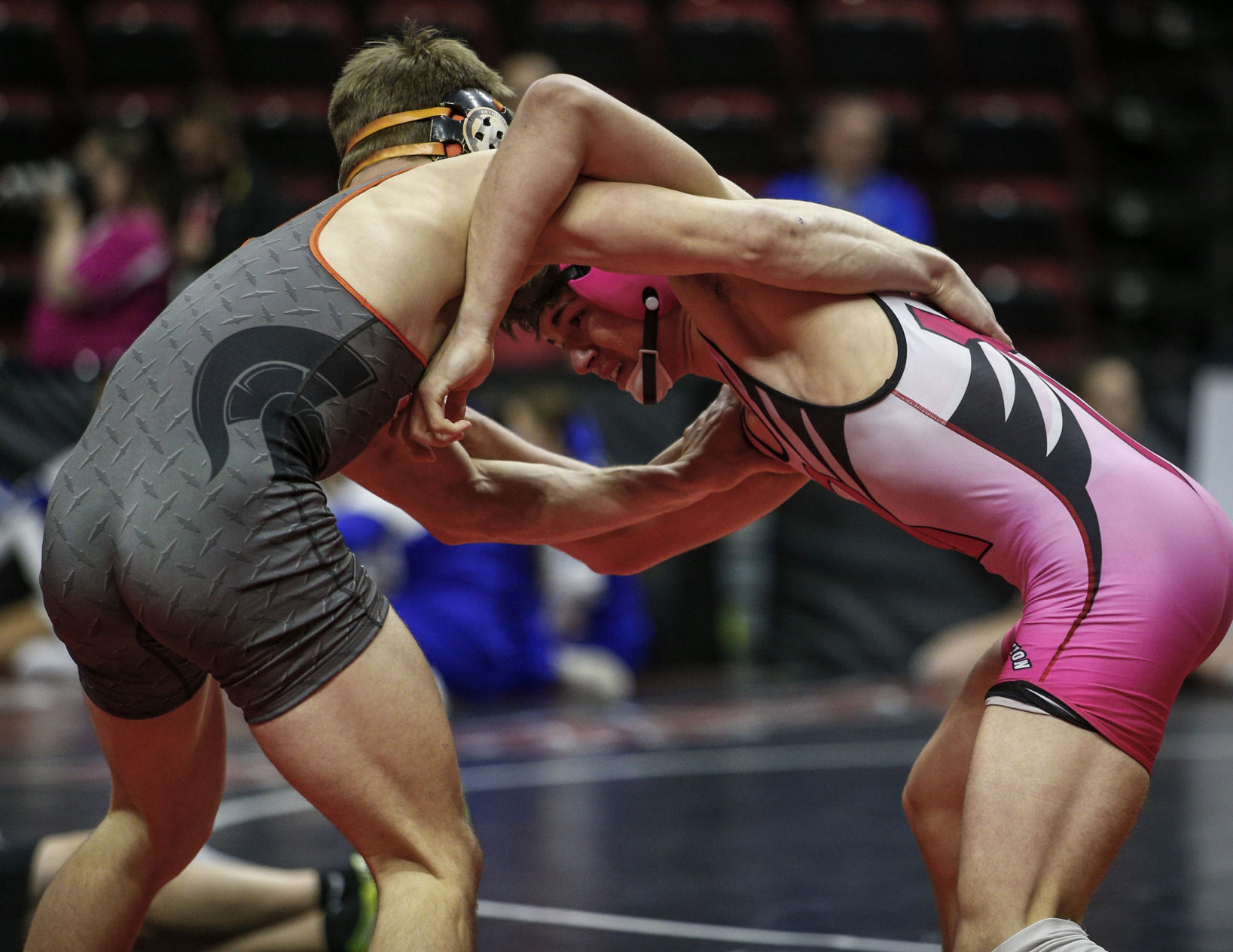 021717-WRESTLING-SEMIS-018.jpg